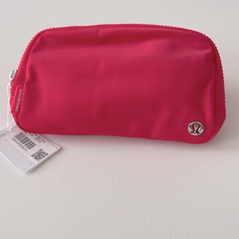 NWT Lululemon Everywhere Belt Bag Lipgloss - Picture 1 of 12